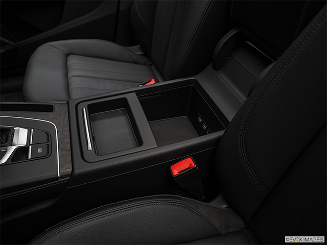 2018 Audi Q5 | Front center divider
