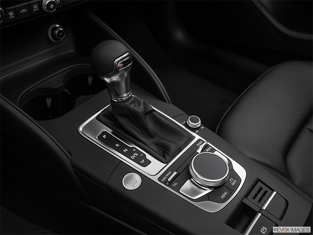 2018 Audi A3 | Gear shifter/center console