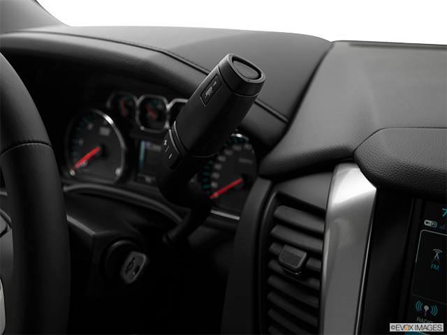 2018 Chevrolet Tahoe | Gear shifter/center console