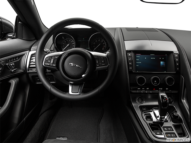 2018 Jaguar F-TYPE | Steering wheel/Center Console
