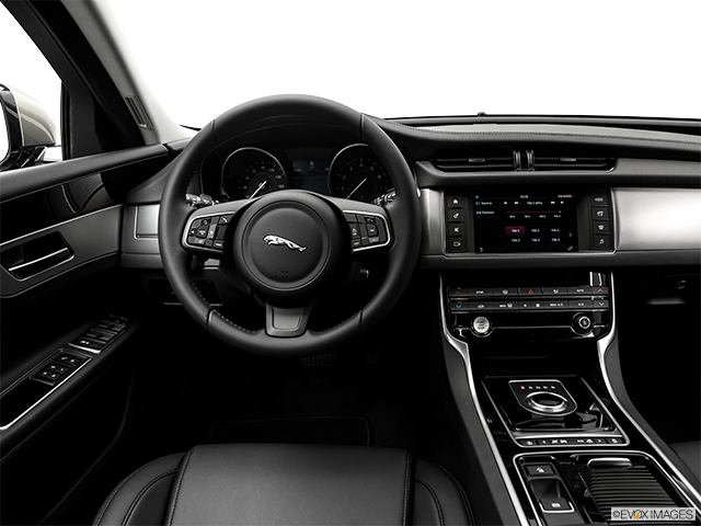 2018 Jaguar XF | Steering wheel/Center Console