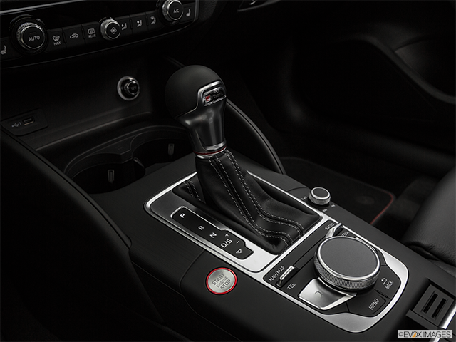 2018 Audi S3 | Gear shifter/center console