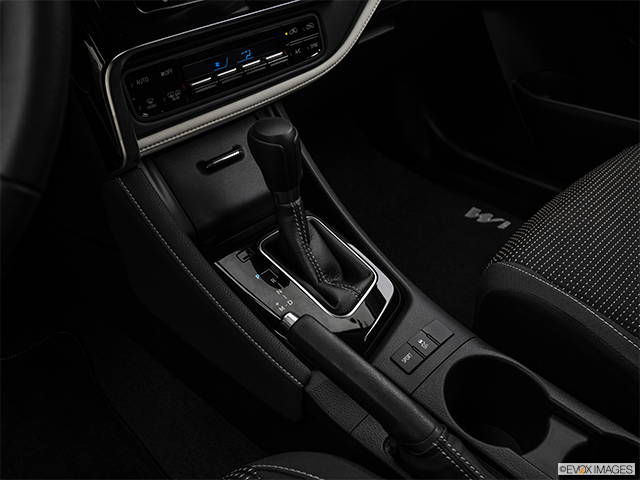 2018 Toyota Corolla iM | Gear shifter/center console
