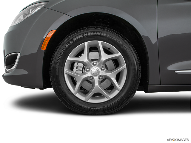 2018 Chrysler Pacifica | Front Drivers side wheel at profile