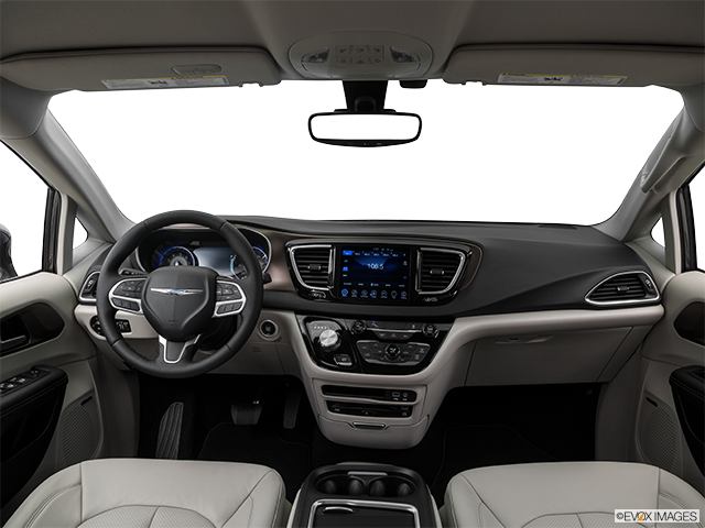 2018 Chrysler Pacifica | Centered wide dash shot