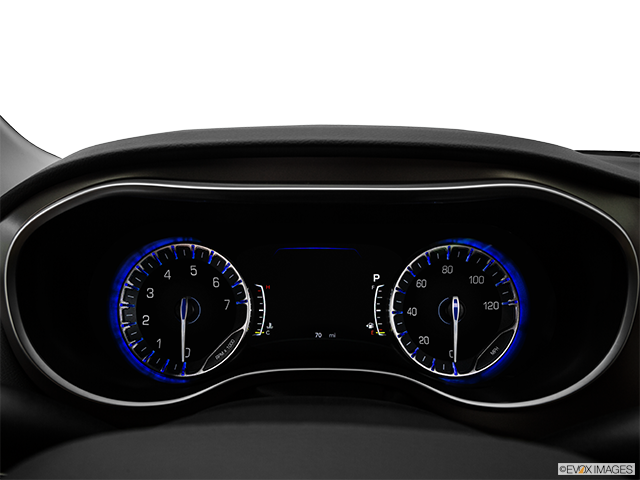 2018 Chrysler Pacifica | Speedometer/tachometer