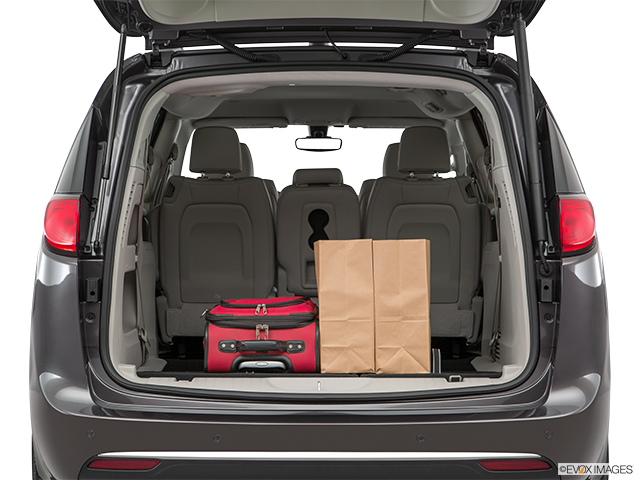 2018 Chrysler Pacifica | Trunk props