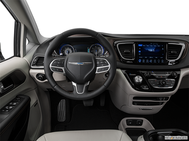 2018 Chrysler Pacifica | Steering wheel/Center Console