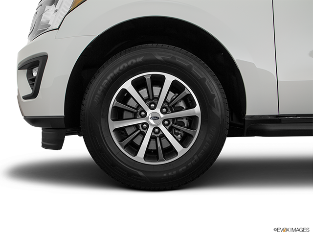 2018 Ford Expedition | Front Drivers side wheel at profile