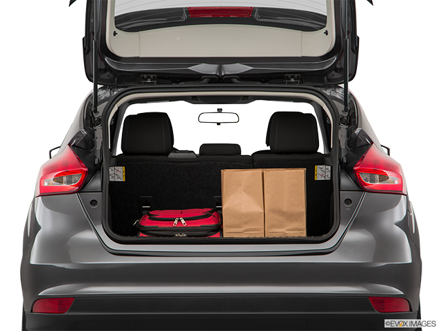 2018 Ford Focus | Trunk props