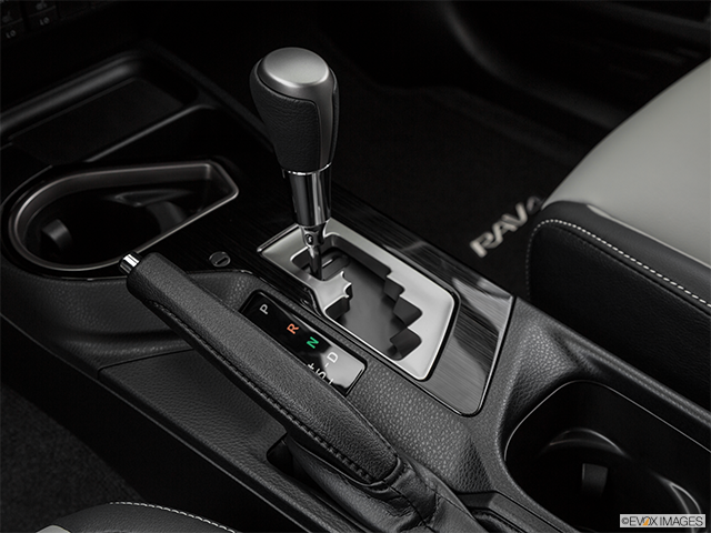 2018 Toyota RAV4 | Gear shifter/center console