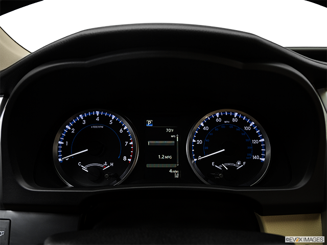 2018 Toyota Highlander | Speedometer/tachometer