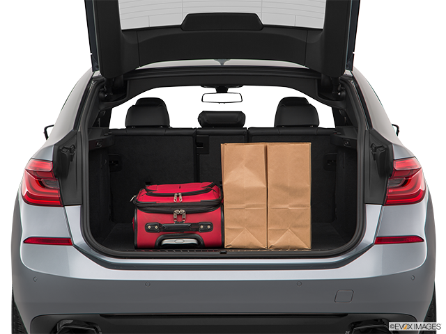2018 BMW 6 Series | Trunk props