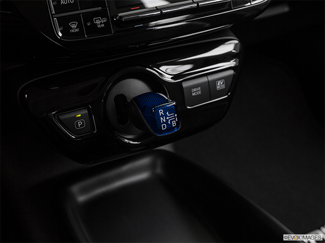 2018 Toyota Prius | Gear shifter/center console