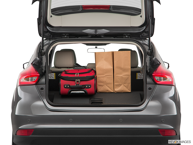 2018 Ford Focus | Trunk props