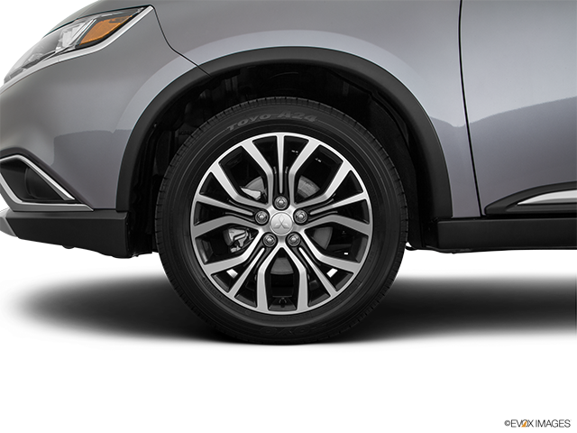 2018 Mitsubishi Outlander | Front Drivers side wheel at profile