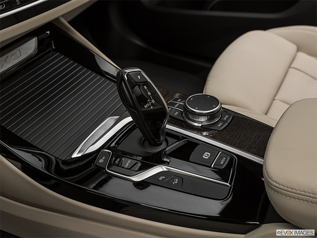 2018 BMW X3 | Gear shifter/center console