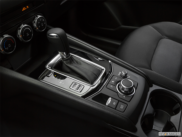 2018 Mazda CX-5 | Gear shifter/center console