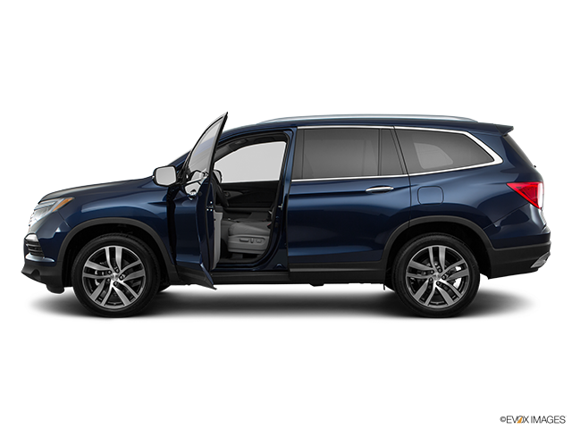2018 Honda Pilot | Driver's side profile with drivers side door open