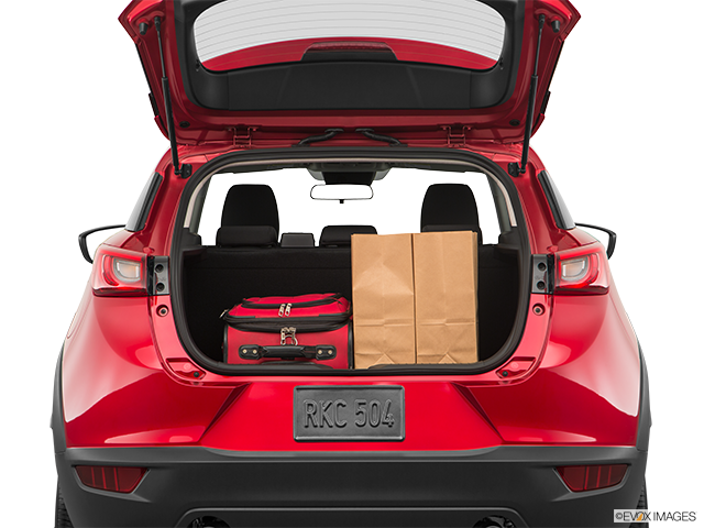 2018 Mazda CX-3 | Trunk props