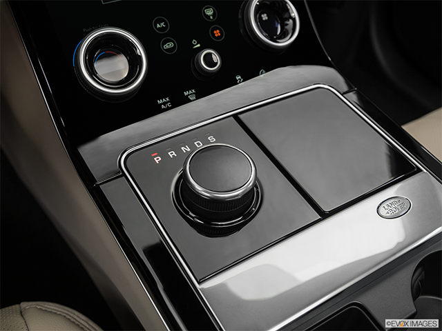 2018 Land Rover Range Rover Velar | Gear shifter/center console