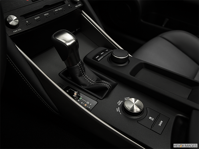2018 Lexus IS 300 AWD | Gear shifter/center console