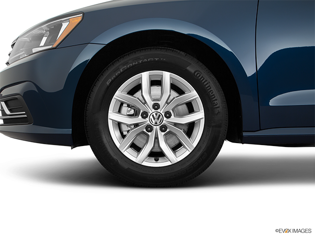 2018 Volkswagen Passat | Front Drivers side wheel at profile