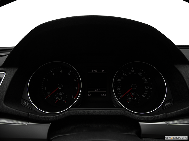 2018 Volkswagen Passat | Speedometer/tachometer