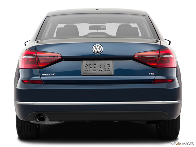 2018 Volkswagen Passat | Low/wide rear