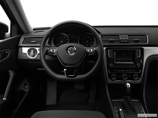 2018 Volkswagen Passat | Steering wheel/Center Console