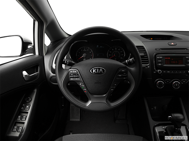 2018 Kia Forte | Steering wheel/Center Console