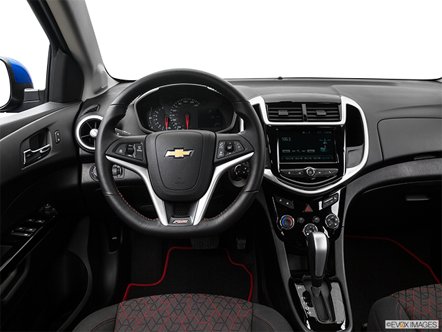 2018 Chevrolet Sonic | Steering wheel/Center Console