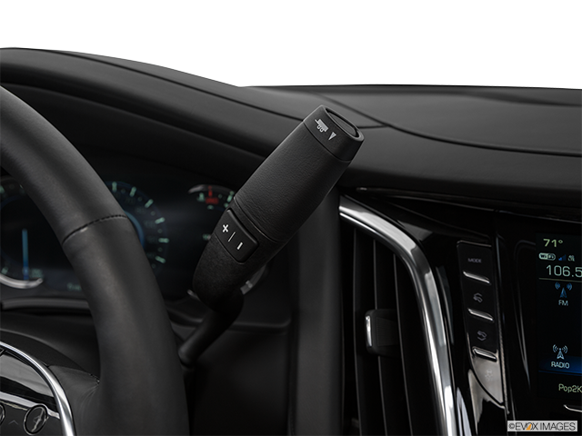 2018 Cadillac Escalade | Gear shifter/center console