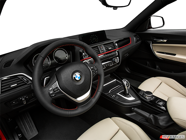 2018 BMW Série 2 | Interior Hero (driver’s side)
