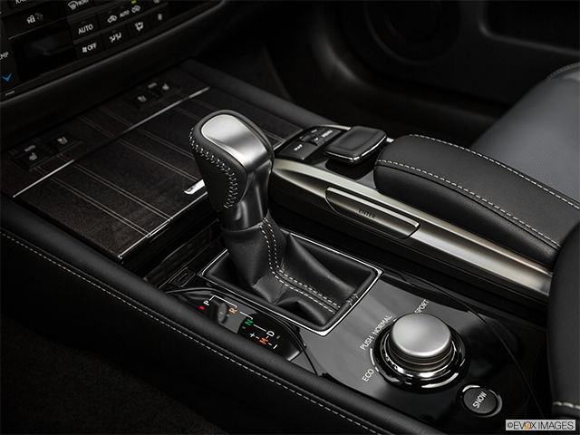 2018 Lexus GS 350 | Gear shifter/center console