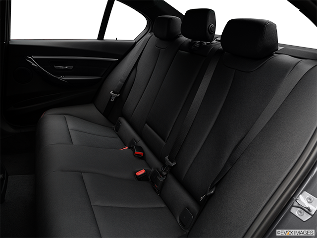 2018 BMW Série 3 | Rear seats from Drivers Side