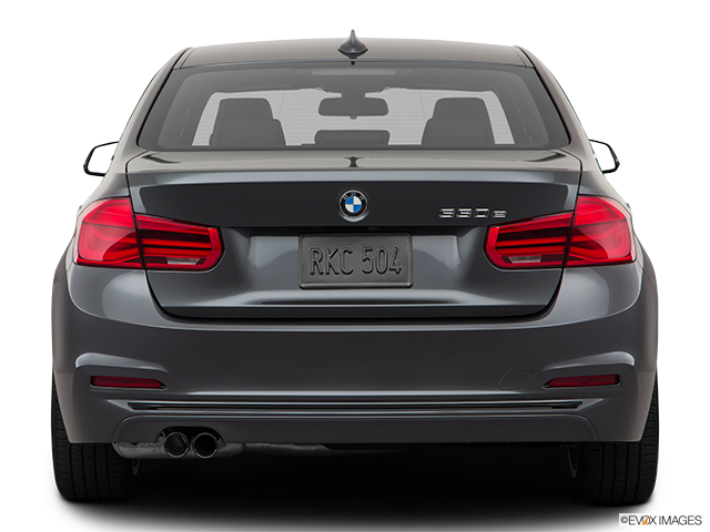 2018 BMW 3 Series | Low/wide rear