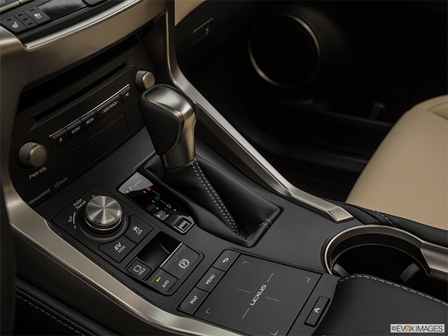 2018 Lexus NX 300h | Gear shifter/center console