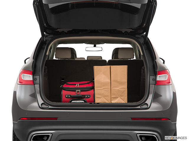 2018 Lincoln MKX | Trunk props