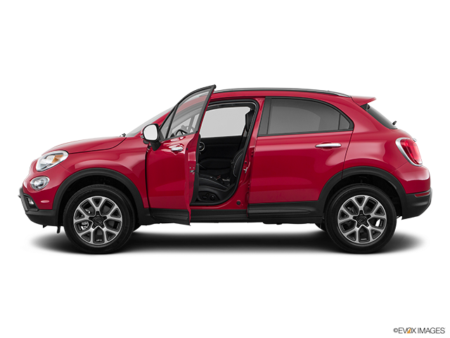 2018 Fiat 500X | Driver's side profile with drivers side door open
