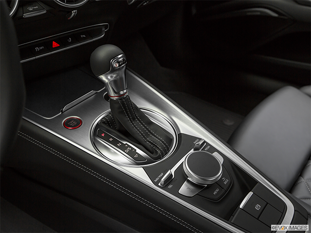 2018 Audi TTS | Gear shifter/center console
