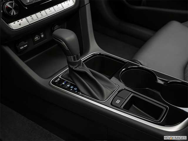 2018 Hyundai Sonata | Gear shifter/center console