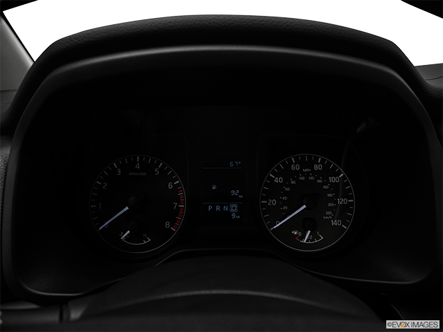 2018 Nissan Titan | Speedometer/tachometer