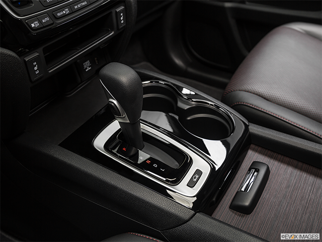 2019 Honda Ridgeline | Gear shifter/center console