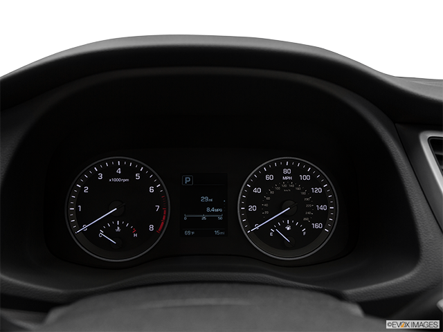 2018 Hyundai Tucson | Speedometer/tachometer