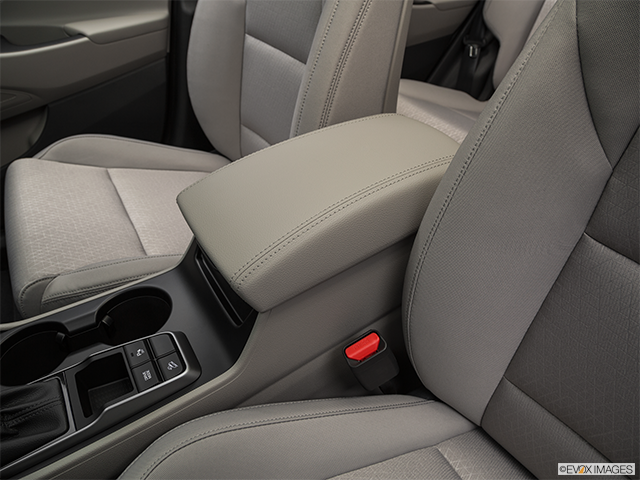 2018 Hyundai Tucson | Front center console with closed lid, from driver’s side looking down