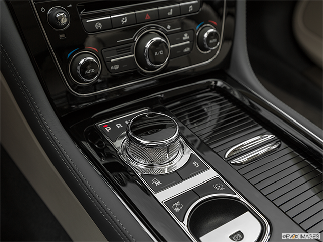 2018 Jaguar XJ | Gear shifter/center console