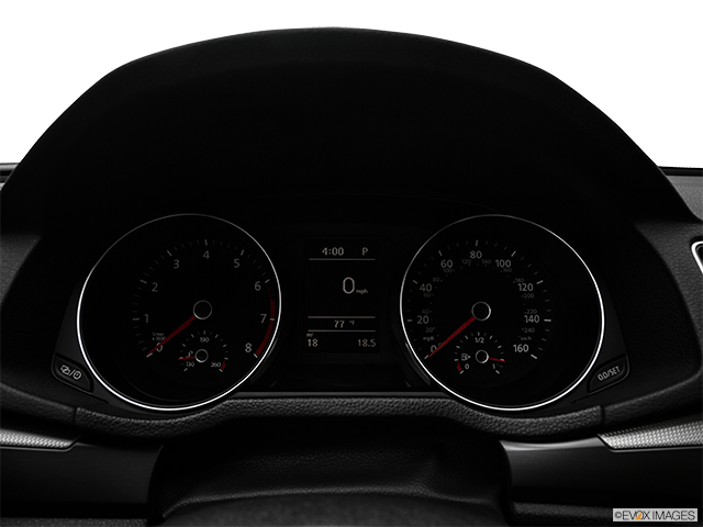 2018 Volkswagen Passat | Speedometer/tachometer