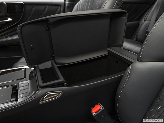 2018 Lexus LS 500L AWD | Front center divider