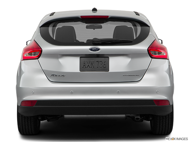 2018 Ford Focus | Low/wide rear